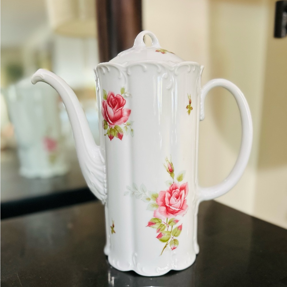 Rosenthal Group, Classic Rose Collection porcelain tea pot.